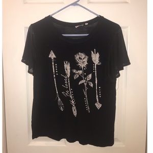 Rose and arrows black shirt